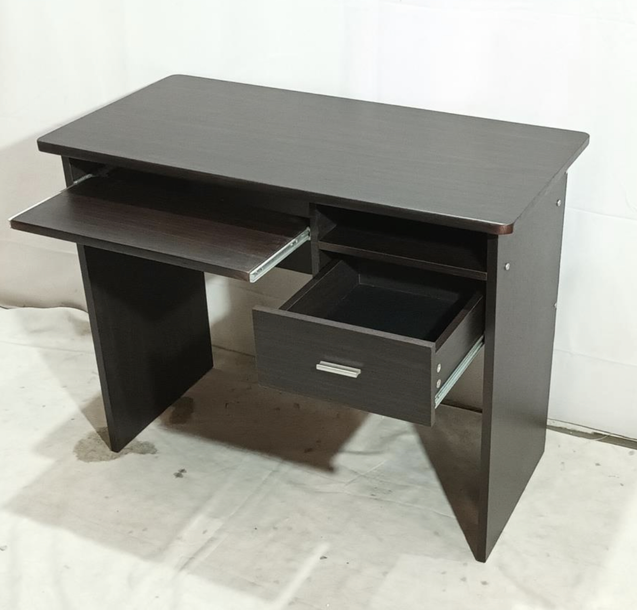 K107 Computer Table - Image 3